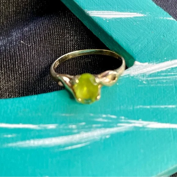 10K Gold and Peridot Ring